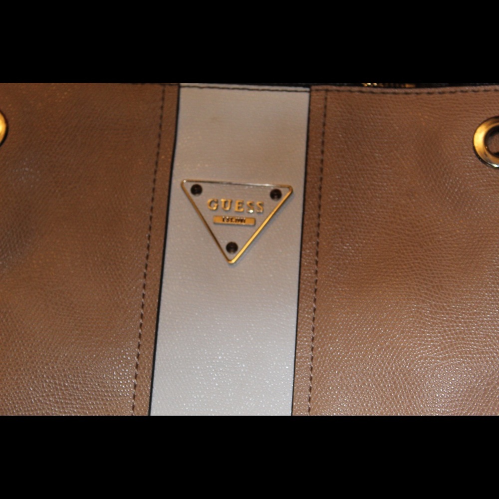 Guess white and cream purse